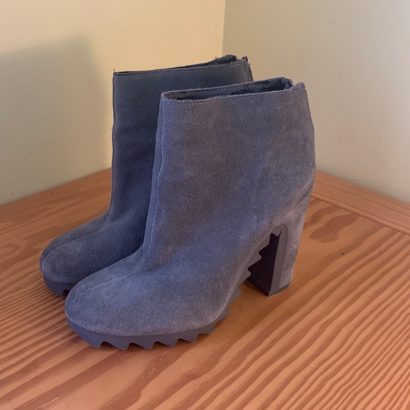 Grey Leather Sam Edelman boots. - Picture 1 of 4